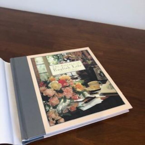 The Essence of English Life Hardcover Vintage 90’s Book. - Picture 14 of 16